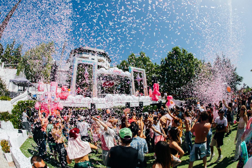 Pinkcloud Open Air Festival tiñe de rosa el hotel Bruc en una jornada cargada de hard bounce